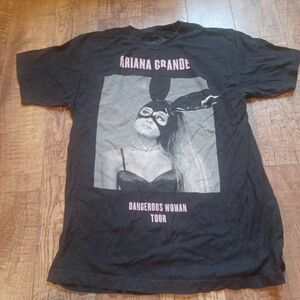 Ariana Grande Dangerous Woman Tour Black Short Sleeve Tee Sz M